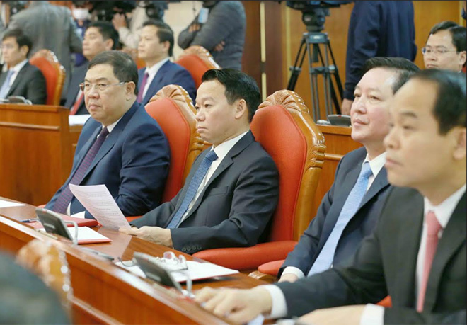 Đồng chí  Đỗ Đức Duy- Bí thư Tỉnh ủy Yên Bái (thứ 2 từ trái sang) tham dự Hội nghị Ban Chấp hành Trung ương lần thứ 2 khóa XIII.