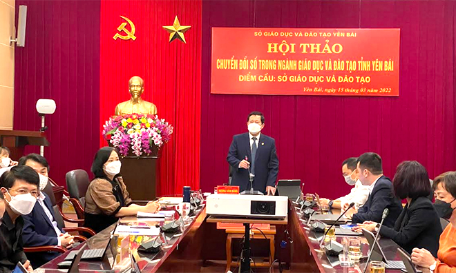 Lãnh đạo sở GD&ĐT phát biểu kết luận tại m88 ca cuoc truc tuyen thảo.