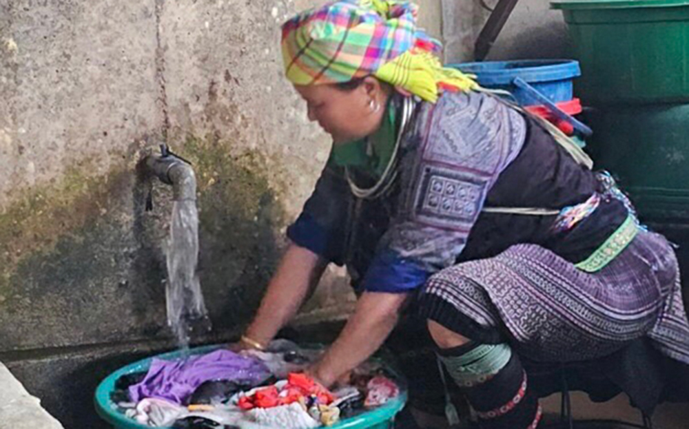 Nước sạch đến với đồng bào Mông ở bản Nậm Khắt, xã Nậm Khắt, huyện Mù Cang Chải.