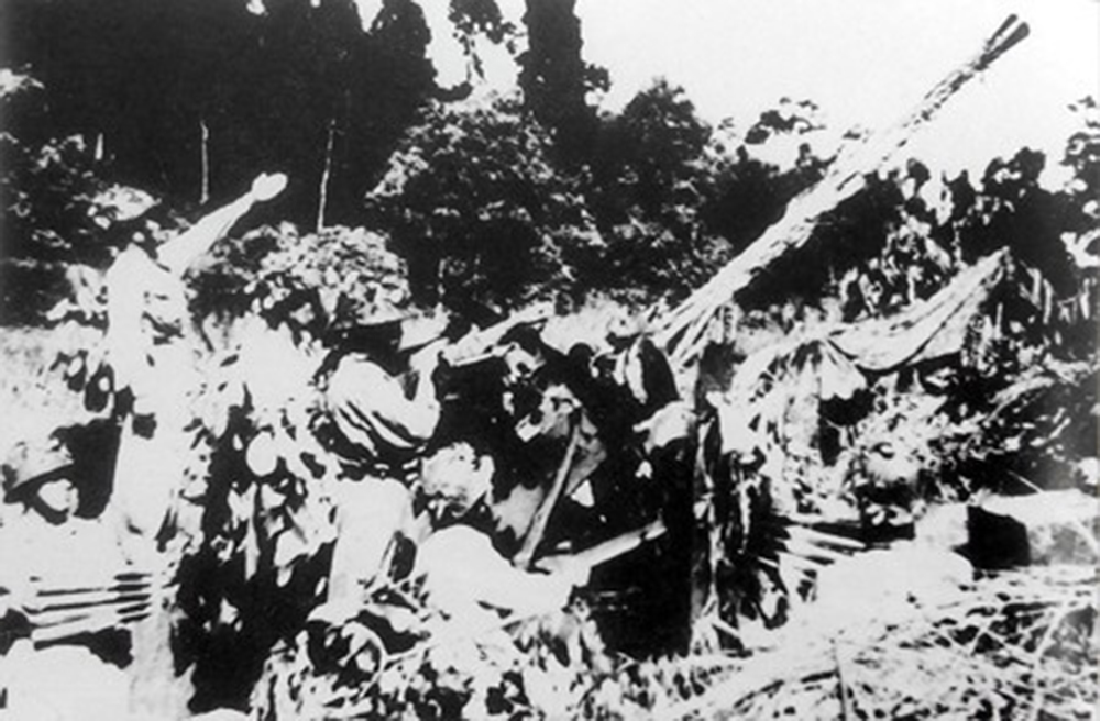 Pháo cao xạ 37mm của quân ta lần đầu tiên xuất trận trong Chiến dịch Điện Biên Phủ đã làm cho quân Pháp hết sức bất ngờ, bối rối và bị thiệt hại đáng kể. (Ảnh: Tư liệu Bảo tàng Lịch sử Quân sự Việt Nam)