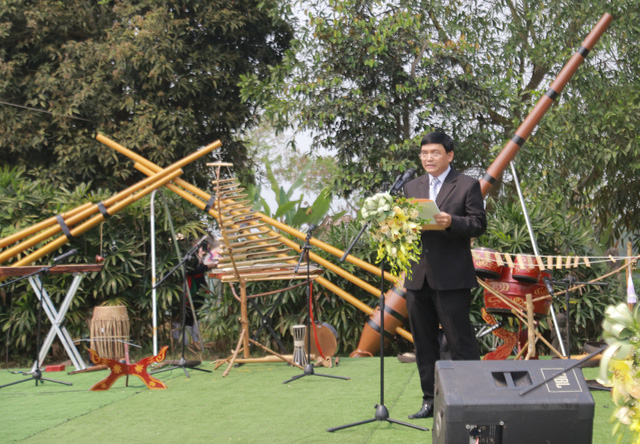 Ông Phạm Văn Quyến - Phó Trưởng Ban Quản lý Làng Văn hóa - Du lịch các dân tộc Việt Nam phát biểu khai mạc.