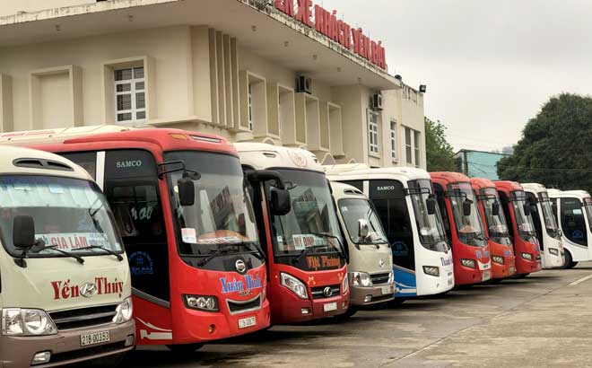 Vehicles remain at Yen Bai bus station