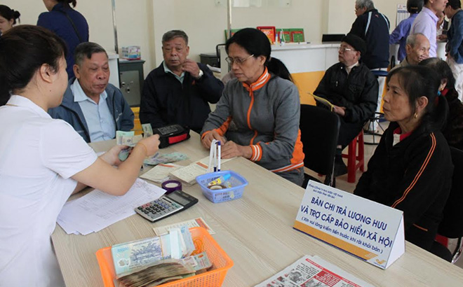 Chi trả lương hưu và trợ cấp bảo hiểm xã hội tại Bưu điện huyện Yên Bình (ảnh minh họa)
