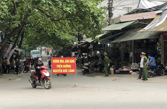 Lực lượng chức năng kiểm soát chặt chẽ nên đoạn đường Nguyễn Đức Cảnh không còn tình trạng mua bán lộn xộn, gây ách tắc giao thông.