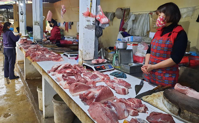 Giá thịt lợn tại các chợ ở thành phố Yên Bái vẫn ở mức 140-170 nghìn đồng/kg.