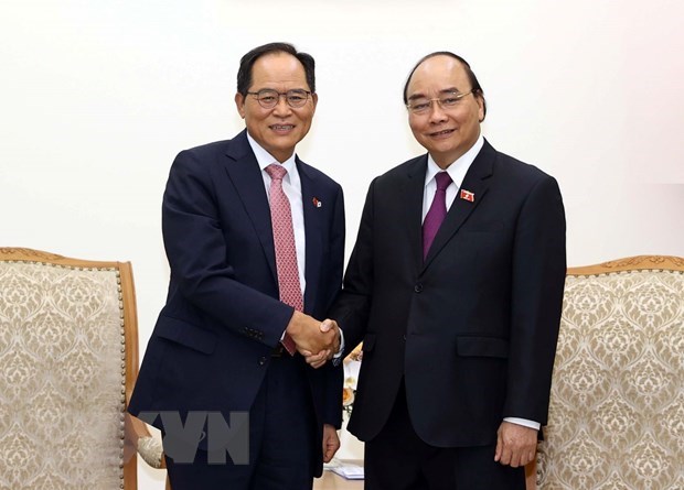Prime Minister Nguyen Xuan Phuc and RoK Ambassador to Vietnam Park Noh-wan