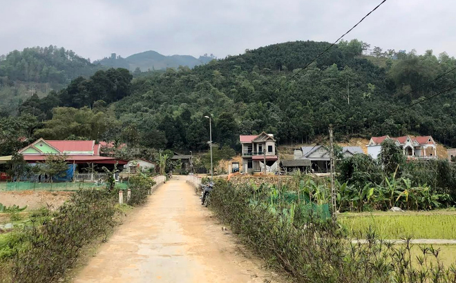 Những ngôi nhà xây hiện đại ở thôn Đồng Song