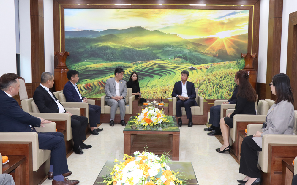 Secretary of Yen Bai Provincial Party Committee Tran Huy Tuan Welcomes the Chairman of the Asia-Pacific Chamber of Commerce and Industry to Explore Investment Cooperation Opportunities in Yen Bai Province