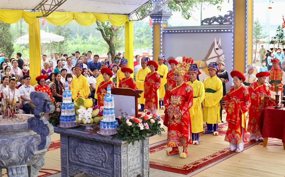 Ceremonial Offering Ritual at the Mother Goddess Commemoration Festival of Tuan Quan Temple
