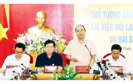 Thủ tướng Nguyễn Xuân Phúc phát biểu chỉ đạo tại buổi làm việc với các địa phương về vụ cá chết
