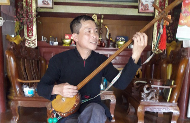 Artisan Ha Van Nguyen is passionate about “Tinh” playing and “Then” singing – traditional music of Tay people.
