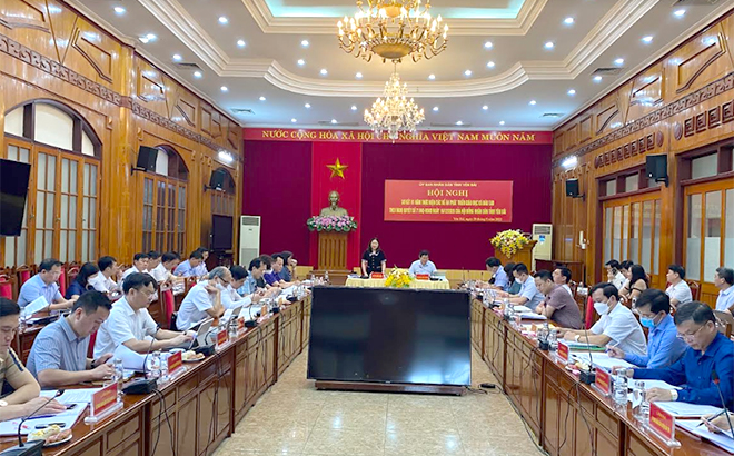 Đồng chí Vũ Thị Hiền Hạnh phát biểu tại Hội nghị.