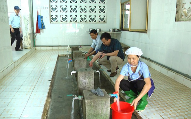 Water supply and sanitation works are effectively used by Primary and Secondary Schools of Son Thinh Commune, Van Chan District.
