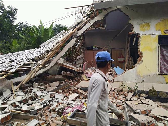 Nhà cửa bị phá hủy sau trận động đất ở Selong, Lombok, Indonesia, ngày 17/3/2019.