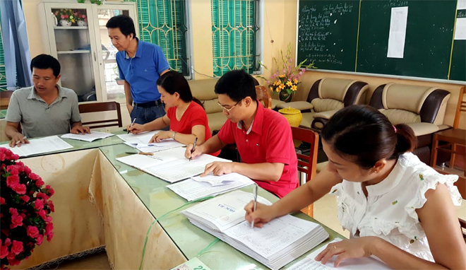 Giáo viên Trường THPT thị xã Nghĩa Lộ chuẩn bị những khâu cuối cùng cho học sinh bước vào Kỳ thi THPT quốc gia năm 2019.