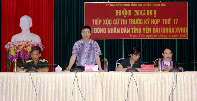Đại biểu HĐND tỉnh giải trình những vấn đề cử tri quan tâm.