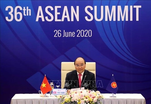 PM Nguyen Xuan Phuc chairs the plenary session of the 36th ASEAN Summit