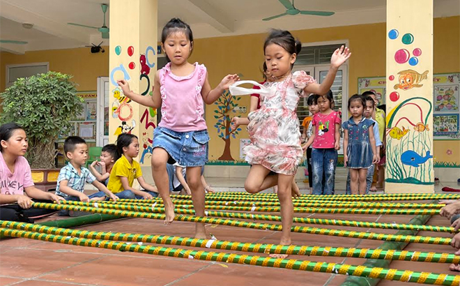 Children in Nghia An commune practice bamboo dancing.