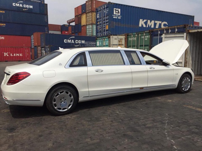 Maybach, dòng xe siêu sang của Mercedes nhập về cảng Việt Nam