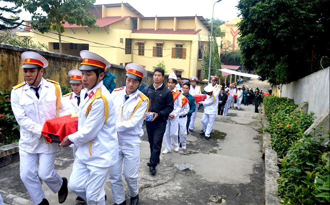 Van Yen district organizes the reburial of war martyrs’ remains in the district’s cemetery.