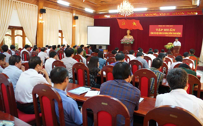 Hàng năm Tỉnh ủy Yên Bái thường xuyên quan tâm bồi dưỡng kiến thức phòng, chống tham nhũng cho cán bộ, đảng viên.