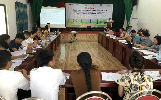 Các đại biểu tham gia buổi tọa đàm. 