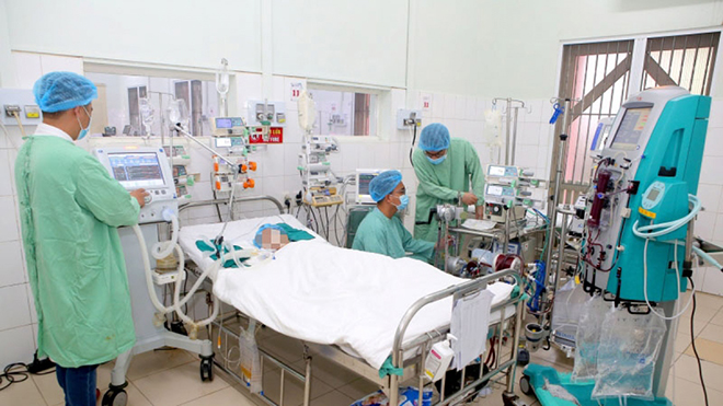 Bệnh nhi Trương Phúc Gia H. được các bác sĩ Bệnh viện Trung ương Huế cứu sống.