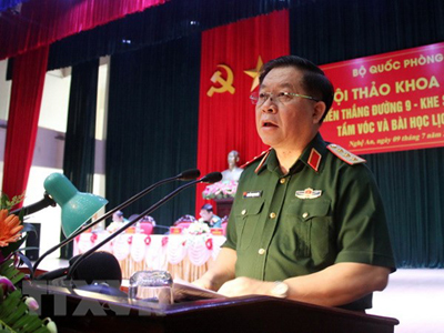 Thượng tướng Nguyễn Trọng Nghĩa, Phó Chủ nhiệm Tổng cục Chính trị Quân đội Nhân dân Việt Nam, phát biểu tại Hội thảo.