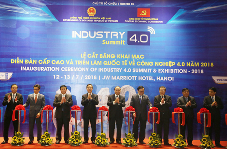 Thủ tướng Chính phủ Nguyễn Xuân Phúc cắt băng khai mạc Diễn đàn cấp cao và Triển lãm quốc tế về công nghiệp 4.0
