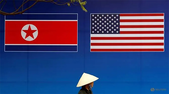 Hai lá cờ Mỹ và Triều Tiên được treo tại một con đường ở Hà Nội trong đợt hội nghị thượng đỉnh Mỹ-Triều năm 2019.