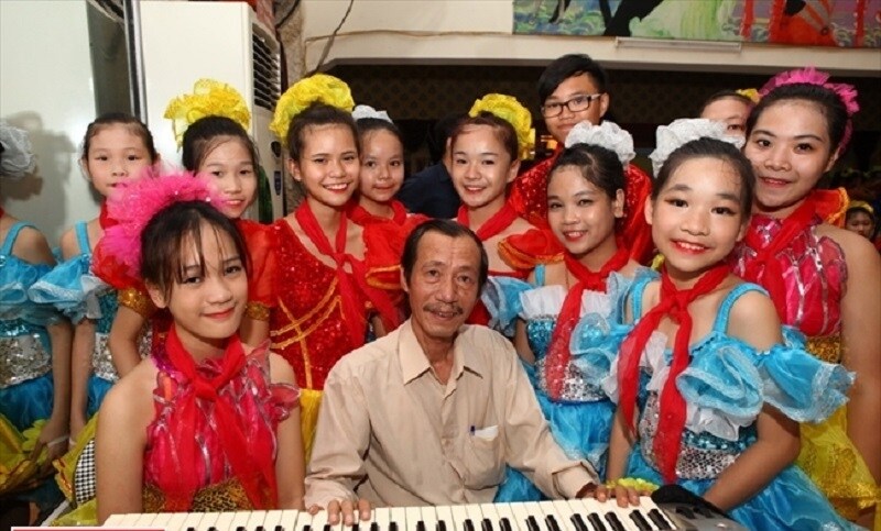 Trong sự nghiệp sáng tác, nhạc sĩ Hà Hải có nhiều bài hát dành cho thiếu nhi nổi tiếng.