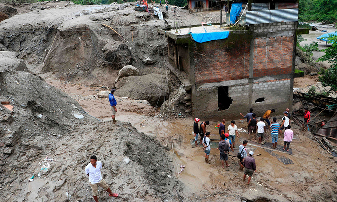 Một ngôi nhà bị mưa lũ và lở đất phá hủy ở huyện Sindhupalchok, Nepal, hôm 9/7.