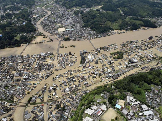 Miền Nam Nhật Bản đã bị lũ lụt và lở đất tấn công, khiến hơn một chục người mất tích