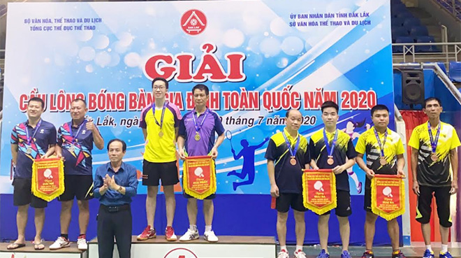 Đôi Bố - Con trai (Phạm Hồng Quân và Phạm Văn Bình) 56 – 65 tuổi xuất sắc giành huy chương vàng môn bóng bàn