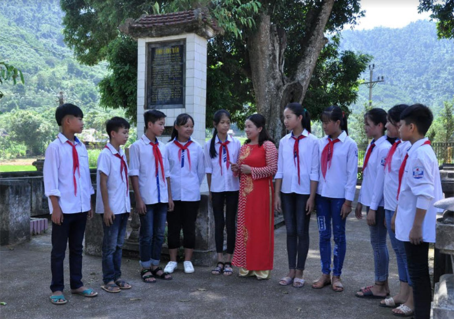 Trường Tiểu học và THCS xã Việt Hồng, huyện Trấn Yên luôn chú trọng giáo dục truyền thống cách mạng cho thế hệ trẻ.
