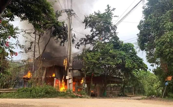 Ngôi nhà của ông Đào Văn Lĩnh, thôn Đoàn Kết, xã Đại Sơn, huyện Văn Yên đã bị 