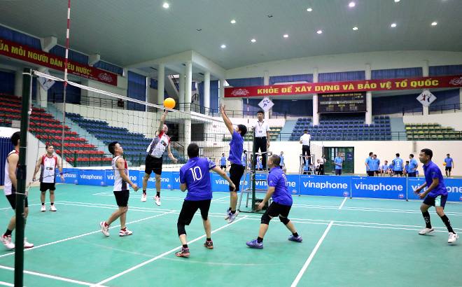 Thi đấu bóng chuyền hơi nam giữa đội Ban Quản lý Dự án đầu tư xây dựng m88 com ca cuoc the thao với Sở Khoa học và Công nghệ.