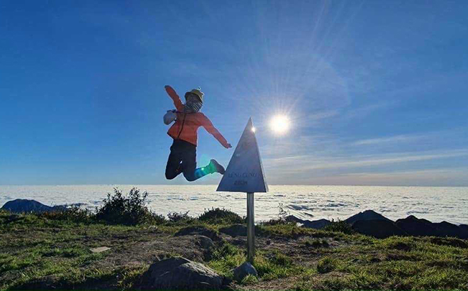 Capturing a memorable moment on the peak of Lung Cung Mountain.