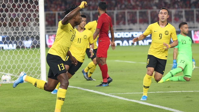 Ngoại binh nhập tịch Sumareh lập cú đúp bàn thắng để Malaysia đánh bại Indonesia