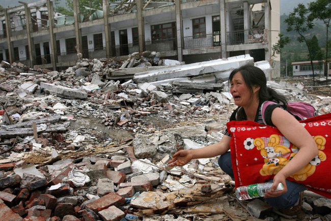 Tỉnh Tứ Xuyên tan hoang sau một trận động đất.