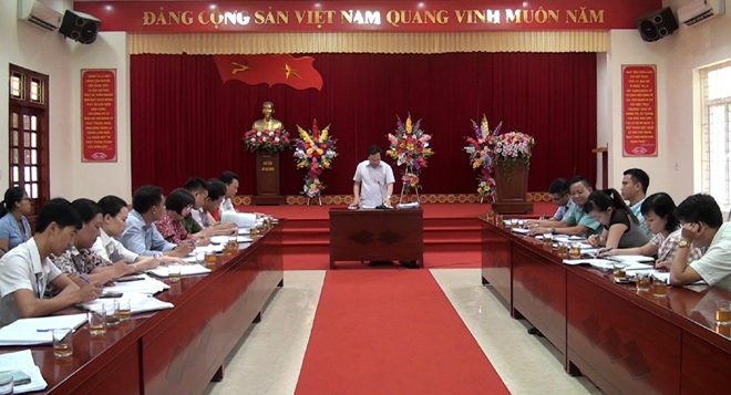 Lãnh đạo thành phố chủ trì buổi làm việc đánh giá tiến độ thực hiện các chỉ tiêu theo Kế hoạch 132 của Thành ủy Yên Bái tại phường Yên Ninh.