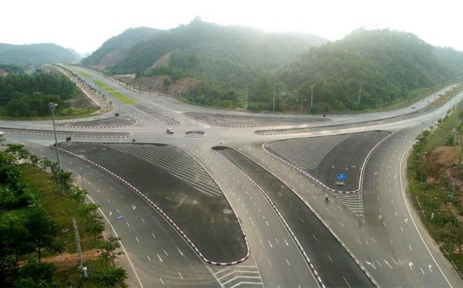 Hệ thống đường giao thông kết nối phía Đông và phía Tây tỉnh Yên Bái.