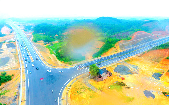 Một góc tuyến đường nối quốc lộ 32C với đường cao tốc Nội Bài - Lào Cai.