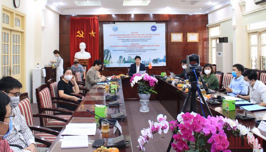Các đại biểu tham dự hội thảo trực tuyến tại điểm cầu Tổng cục Biển và Hải đảo Việt Nam.